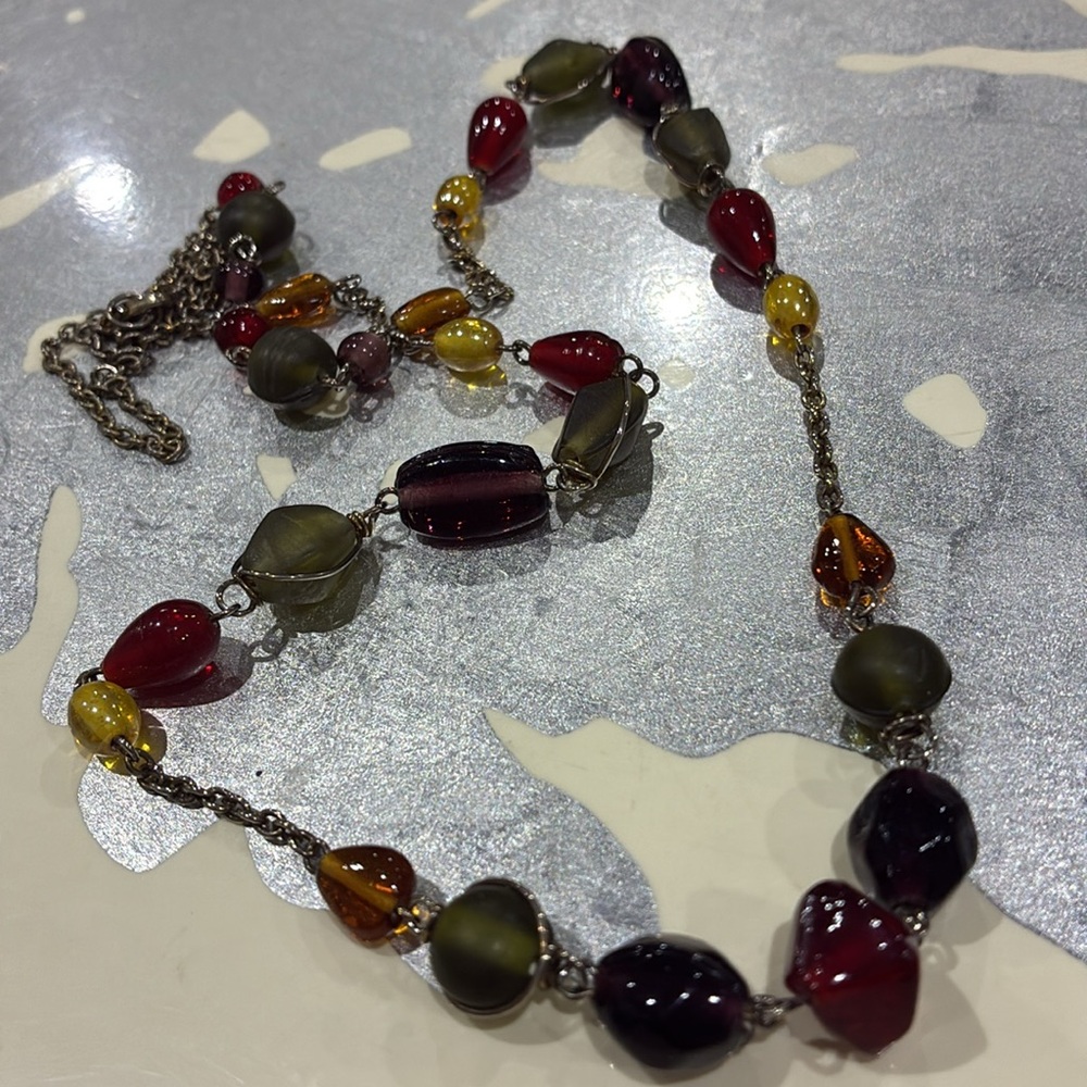 Elegant Multicolor Variety Lucite And Glass Like Beaded Necklace - Picture 5 of 7